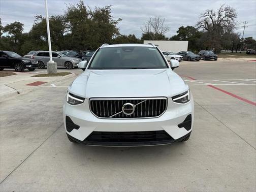 2025 Volvo XC40 B5 Core Bright Theme