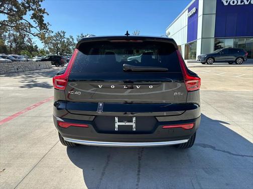 2025 Volvo XC40 Plus Bright Theme