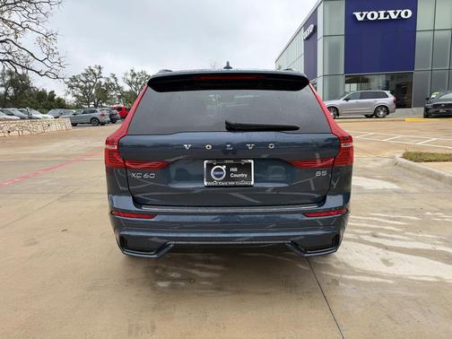 2023 Volvo XC60 B5 Plus Dark Theme