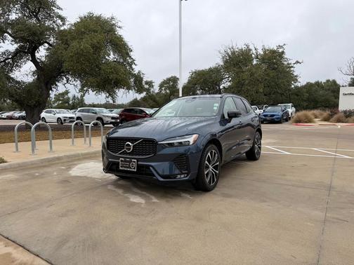2023 Volvo XC60 B5 Plus Dark Theme
