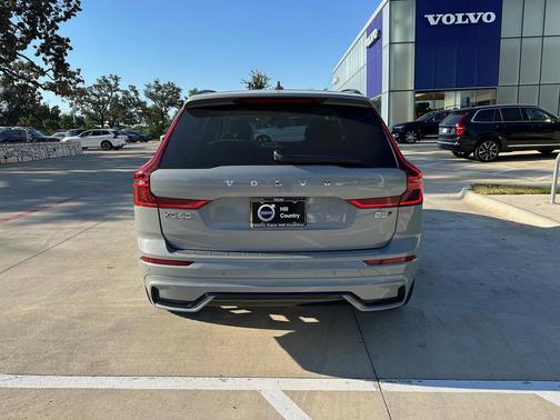 2026 Volvo XC60 B5 Ultra