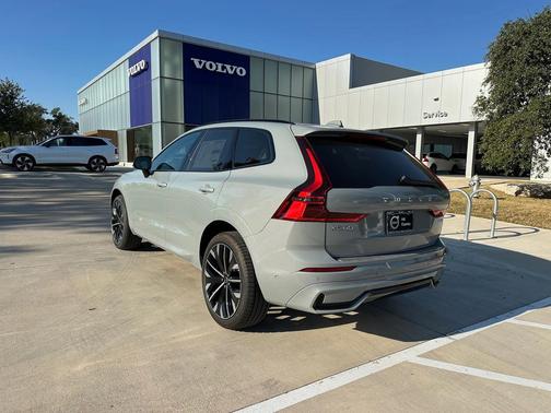 2026 Volvo XC60 B5 Ultra