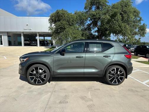 2026 Volvo XC40 B5 Ultra