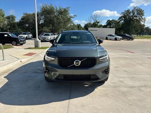 2026 Volvo XC40 B5 Ultra