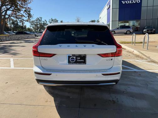 2026 Volvo V60 Cross Country B5 Plus