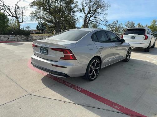 2024 Volvo S60 B5 Plus Dark Theme