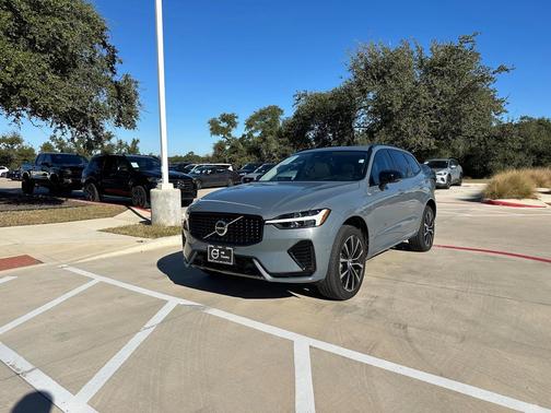 2023 Volvo XC60 Recharge Plug-In Hybrid T8 Ultimate Dark Theme