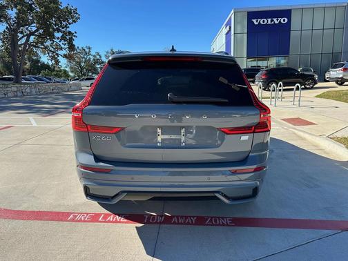 2023 Volvo XC60 Recharge Plug-In Hybrid T8 Ultimate Dark Theme