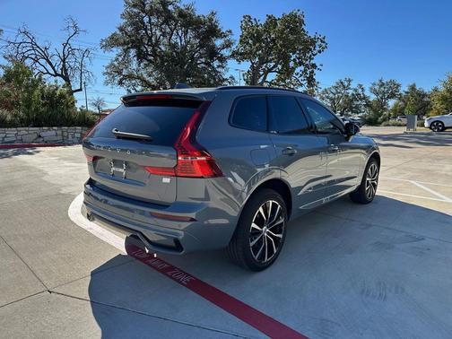 2023 Volvo XC60 Recharge Plug-In Hybrid T8 Ultimate Dark Theme