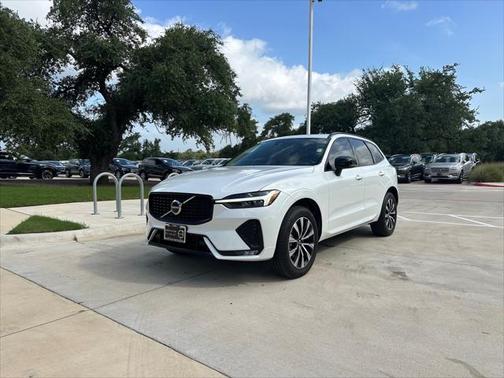 2024 Volvo XC60 B5 Core Dark Theme