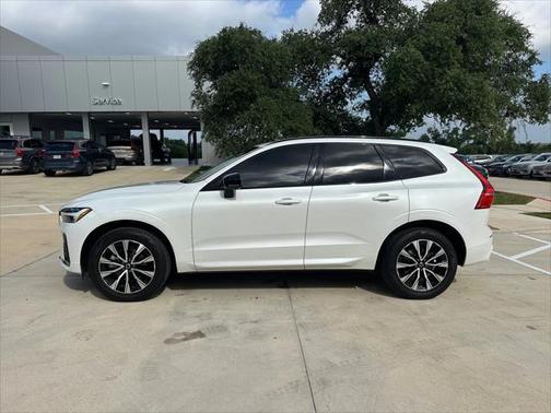 2024 Volvo XC60 B5 Core Dark Theme