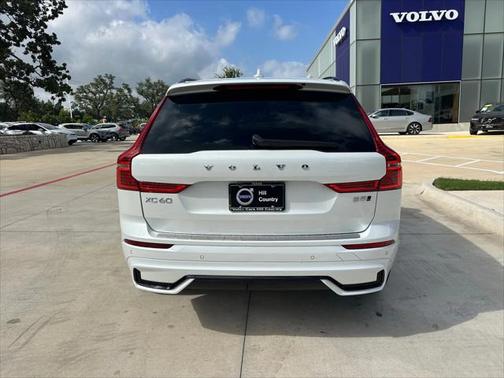 2024 Volvo XC60 B5 Core Dark Theme