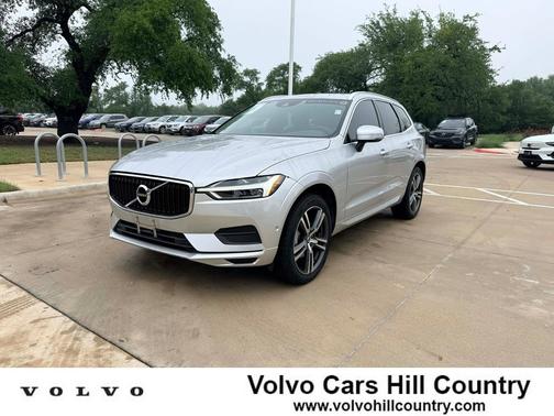 Bright Silver 2019 Volvo XC60 T5 Momentum