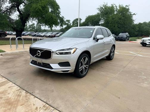 Bright Silver 2019 Volvo XC60 T5 Momentum