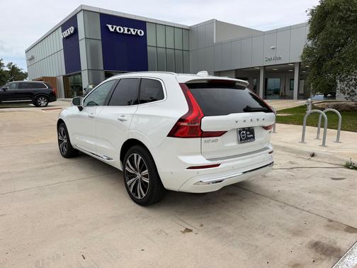Crystal White Metallic 2023 Volvo XC60 B5 Plus Bright Theme