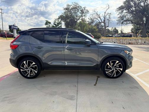 2021 Volvo XC40 T5 R-Design