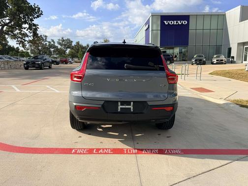 2021 Volvo XC40 T5 R-Design
