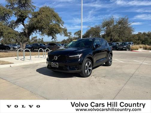 2025 Volvo XC40 B5 Plus Dark Theme