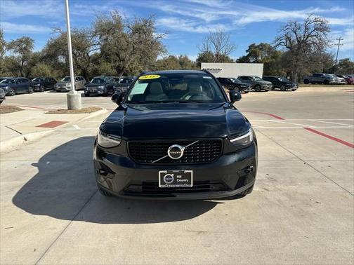 2025 Volvo XC40 B5 Plus Dark Theme