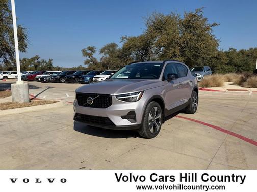 2026 Volvo XC40 Core, B5 AWD Gas (mild hybrid), Dark