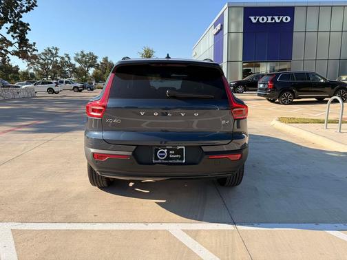 2026 Volvo XC40 B4 Plus