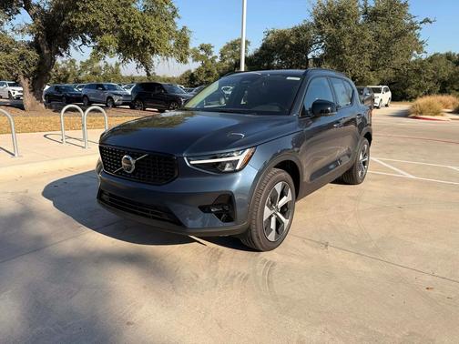 2026 Volvo XC40 B4 Plus