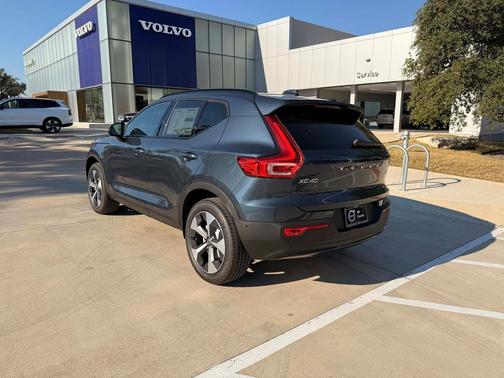 2026 Volvo XC40 B4 Plus