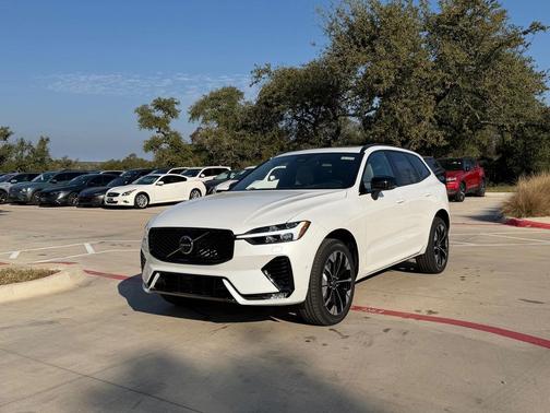 2026 Volvo XC60 B5 Plus