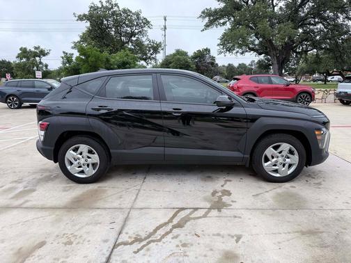 Abyss Black Pearl 2025 Hyundai KONA SE