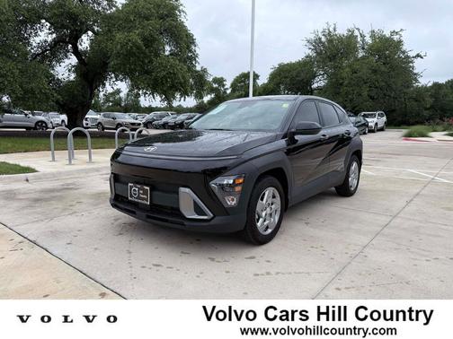 Abyss Black Pearl 2025 Hyundai KONA SE