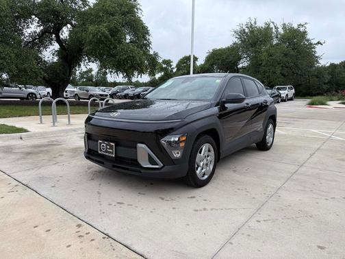 Abyss Black Pearl 2025 Hyundai KONA SE