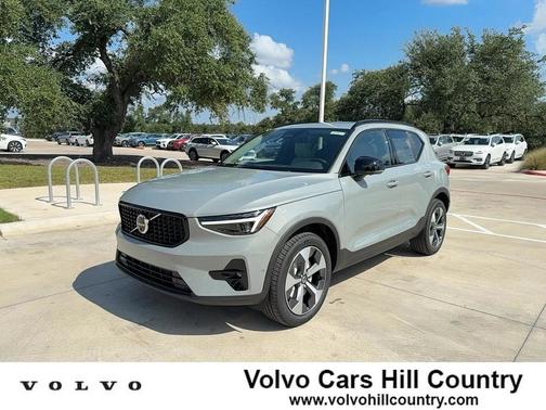 2026 Volvo XC40 B5 Plus