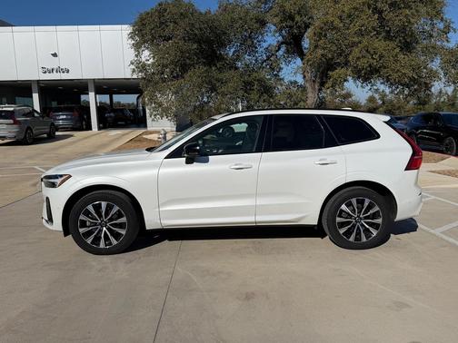 2023 Volvo XC60 B5 Plus Dark Theme