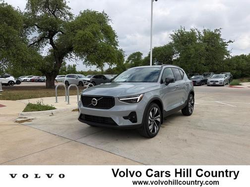 2026 Volvo XC40 Ultra, B5 AWD Gas (mild hybrid), Dark