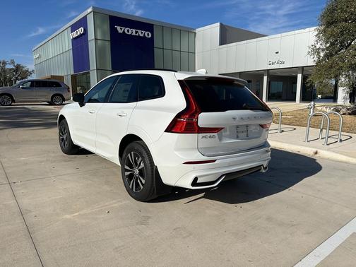 2025 Volvo XC60 B5 Core