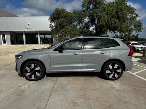 2025 Volvo XC60 Plug-In Hybrid T8 Plus