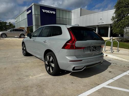 2025 Volvo XC60 Plug-In Hybrid T8 Plus