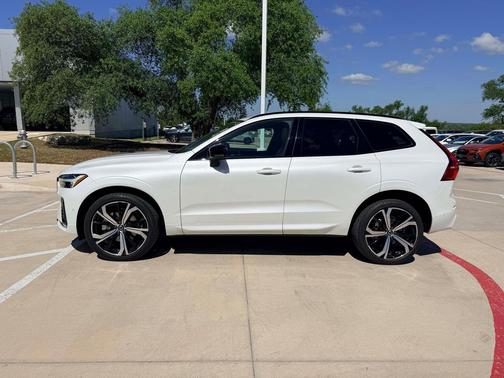 Crystal White Metallic 2023 Volvo XC60 B6 Ultimate Dark Theme