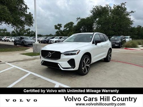 2024 Volvo XC60 B5 Ultimate Dark Theme