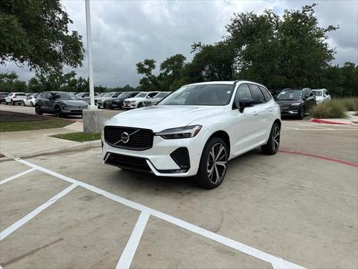 2024 Volvo XC60 B5 Ultimate Dark Theme