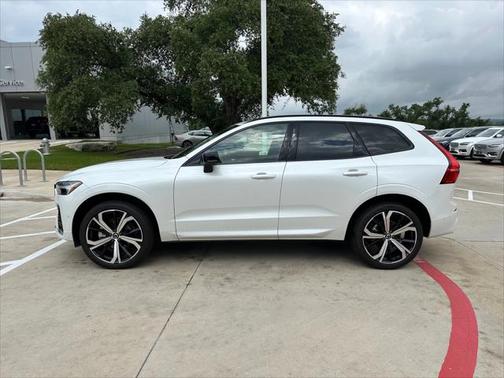 2024 Volvo XC60 B5 Ultimate Dark Theme