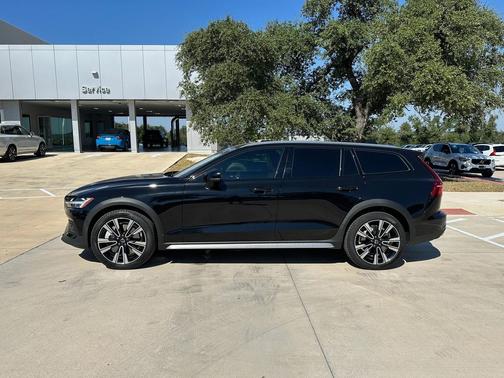 2025 Volvo V60 Cross Country B5 Ultra