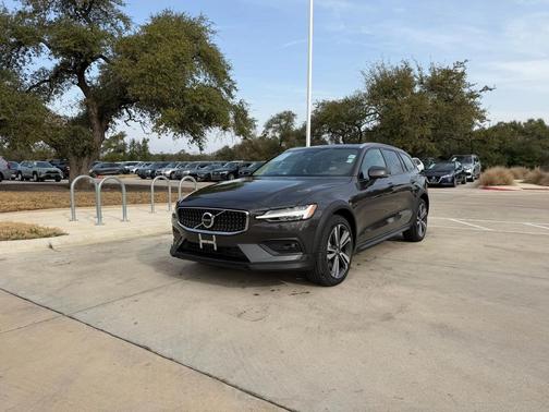 2025 Volvo V60 Cross Country Plus, B5 AWD Gas (mild hybrid)