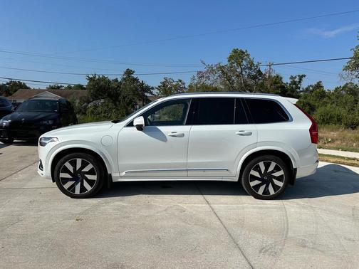 2024 Volvo XC90 Recharge Plug-In Hybrid T8 Ultimate Bright Theme 7-Seater