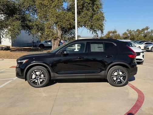 2026 Volvo XC40 Core, B5 AWD Gas (mild hybrid), Dark