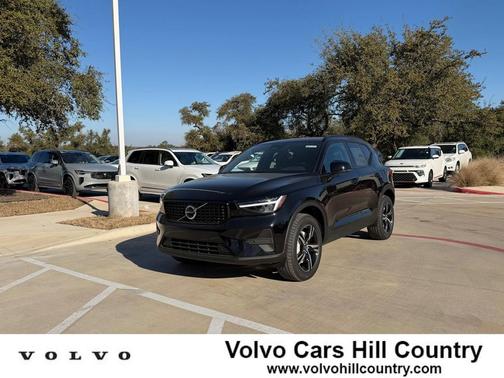 2026 Volvo XC40 Core, B5 AWD Gas (mild hybrid), Dark
