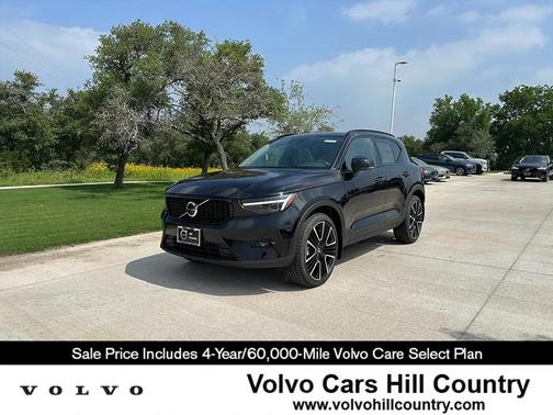 2024 Volvo XC40 B5 Ultimate Dark Theme