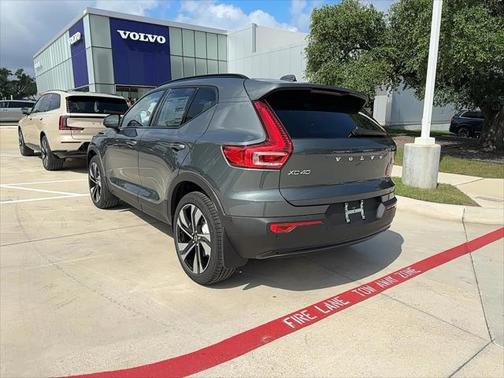 2026 Volvo XC40 B5 Plus