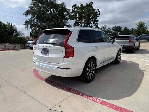 Crystal White Metallic 2024 Volvo XC90 B5 Core Bright Theme