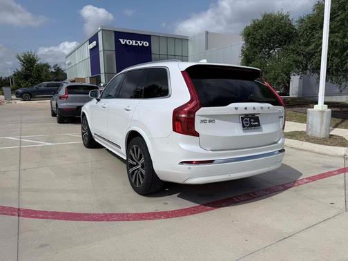 Crystal White Metallic 2024 Volvo XC90 B5 Core Bright Theme